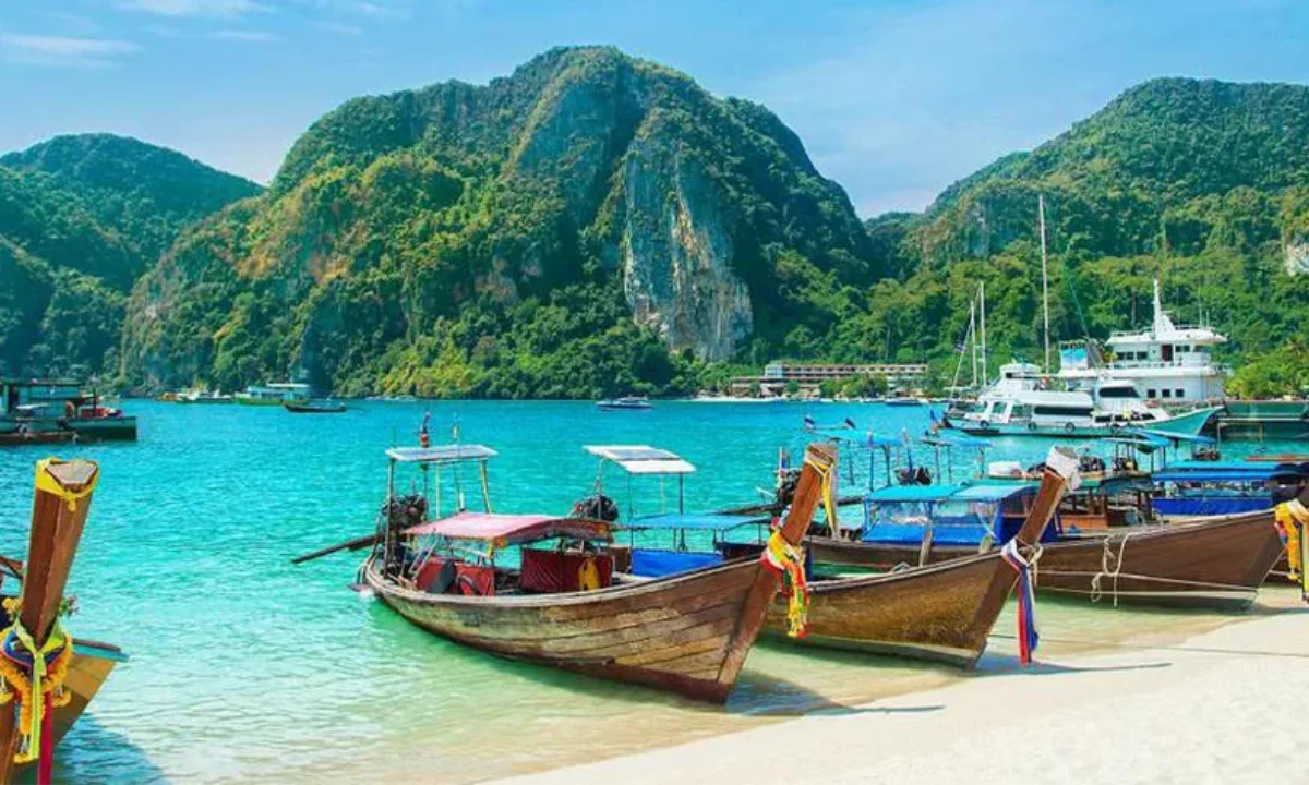 10 best places to visit in andaman and nicobar island Cellular Jail-The National Memorial Radhanagar Beach – Havelock Island- Andaman’s pride Kalapathar Beach – See the actual turquoise Visit Laxmanpur Beach Enjoy water sports at Bharatpur Beach Ross and Smith Island- The Twin Island Visit Barren Island- The only Active Volcano